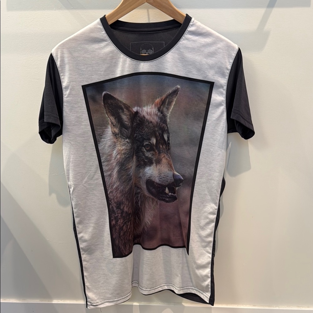Mecanico - Wolf Graphic Men's T-Shirt - Black and White